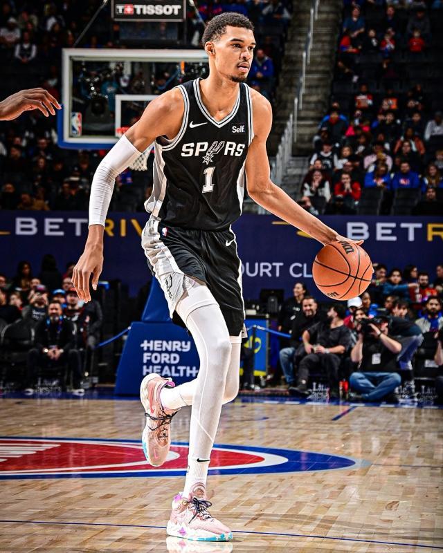 开云体育官网-人家新秀撞墙他越打越猛！两因素让文班亚马蜕变