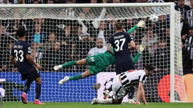 1696509765365088583.jpg _131334441_gettyimages-1706253509.jpg