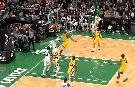 开云体育下载-怀特上篮打进，绿军重新领先到21分步行者叫出最后一个暂停